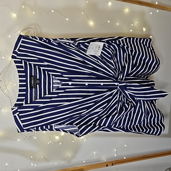 Liz Claiborne Botanical Bliss Top - Picture 2 of 7